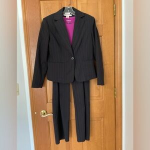 Nine West Black & Magenta Pin Striped Pantsuit. Size 8.